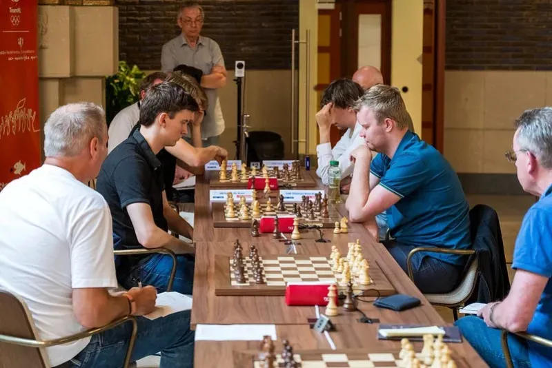 In het midden Eelke de Boer – Thomas Beerdsen In het midden Eelke de Boer – Thomas Beerdsen